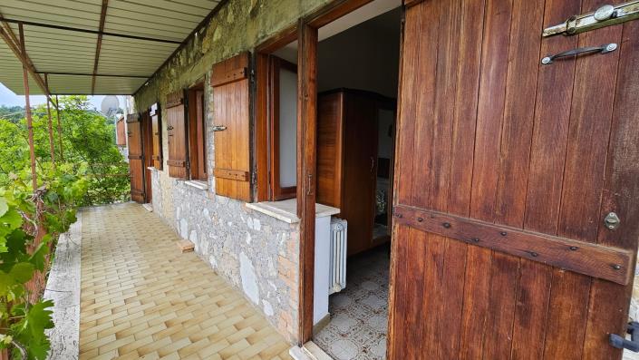 Image No.17-5 Bed Farmhouse for sale