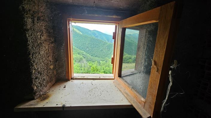 Image No.29-5 Bed Farmhouse for sale