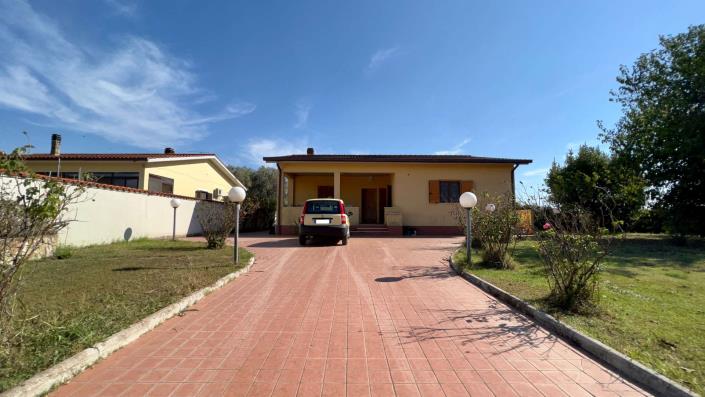 Image No.11-3 Bed Country House for sale