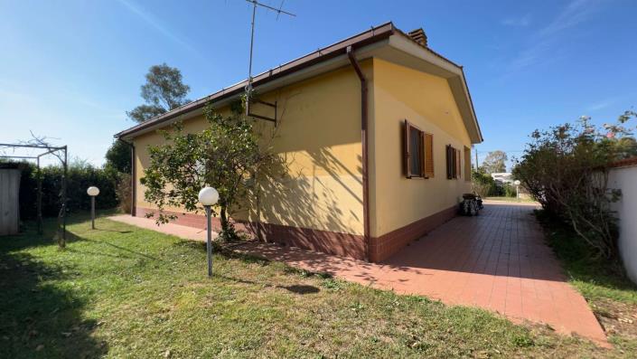 Image No.2-3 Bed Country House for sale