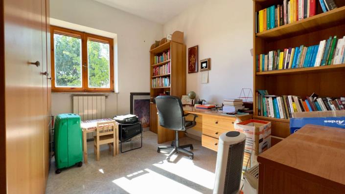 Image No.14-3 Bed Country House for sale