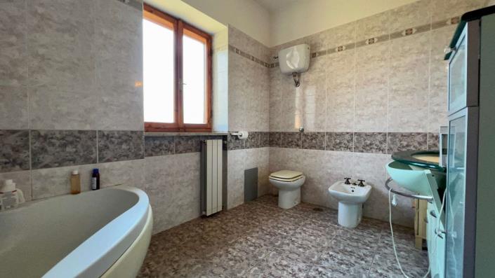 Image No.18-3 Bed Country House for sale