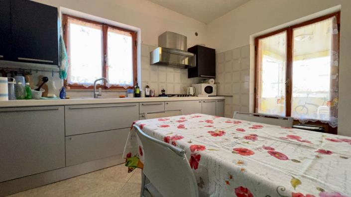 Image No.10-3 Bed Country House for sale