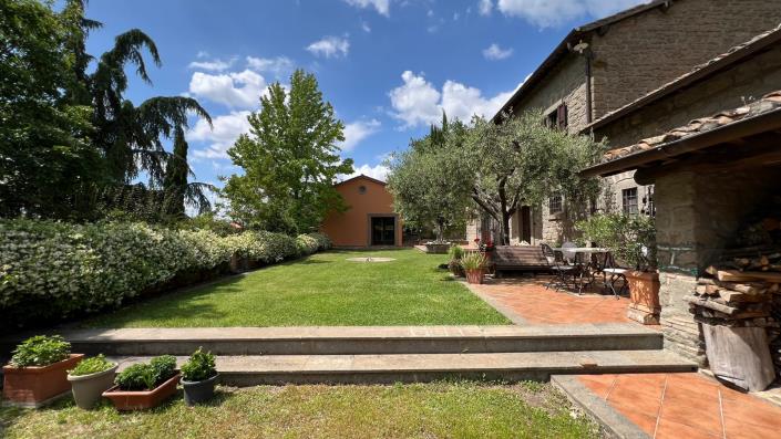 Image No.21-4 Bed Farmhouse for sale