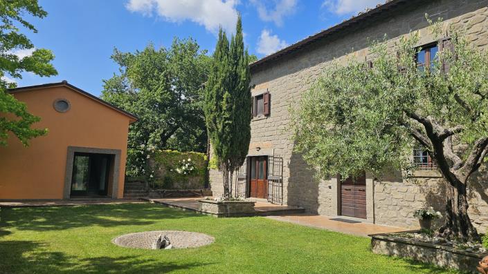 Image No.2-4 Bed Farmhouse for sale