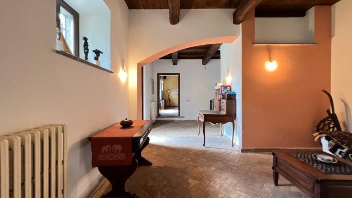 Image No.18-4 Bed Farmhouse for sale