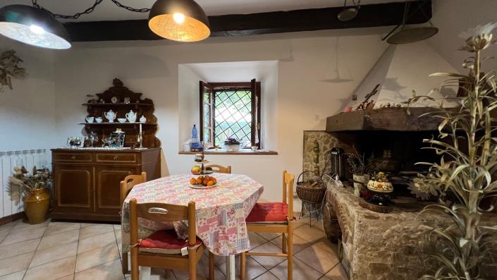 Image No.10-3 Bed Farmhouse for sale