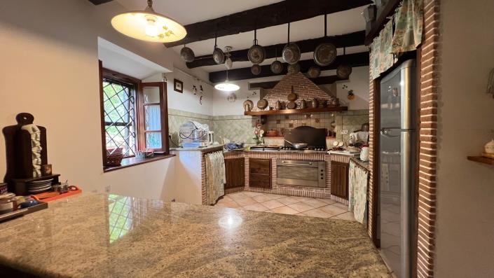 Image No.14-3 Bed Farmhouse for sale