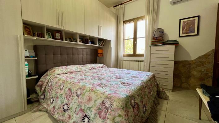 Image No.16-6 Bed House for sale