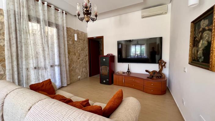 Image No.13-6 Bed House for sale