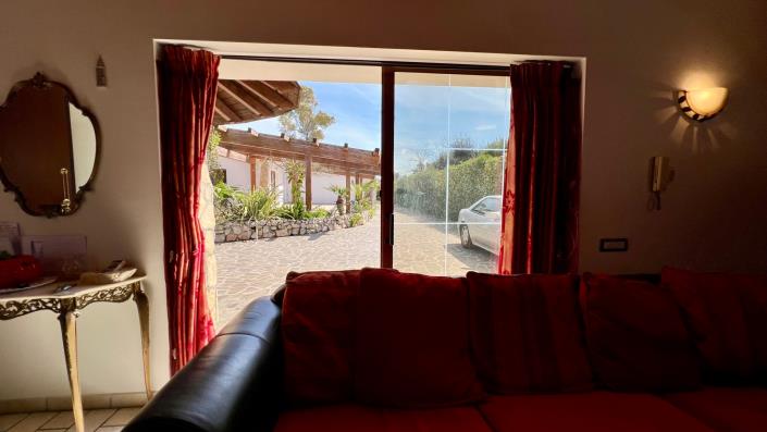 Image No.20-6 Bed House for sale