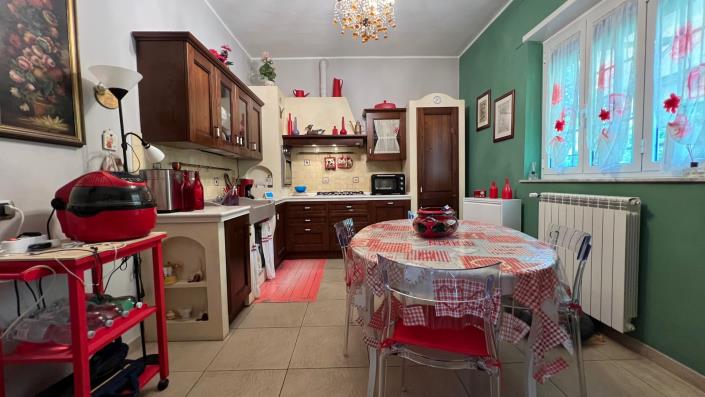 Image No.18-Maison de village de 4 chambres à vendre à Sutri