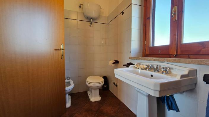 Image No.15-3 Bed Country House for sale