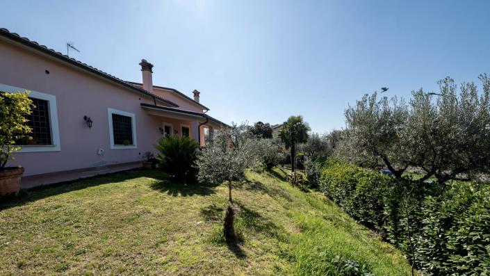 Image No.20-3 Bed House for sale