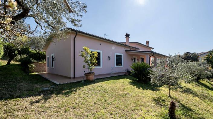 Image No.2-3 Bed House for sale