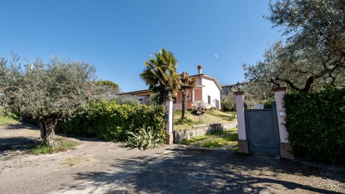 Image No.21-3 Bed House for sale