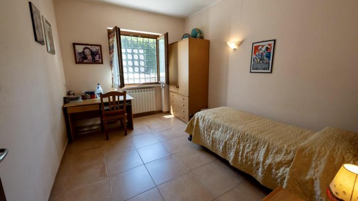 Image No.8-3 Bed House for sale