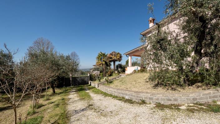 Image No.15-3 Bed House for sale