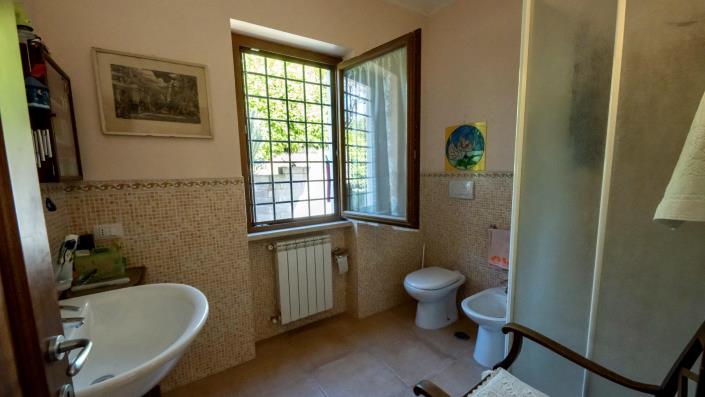 Image No.11-3 Bed House for sale