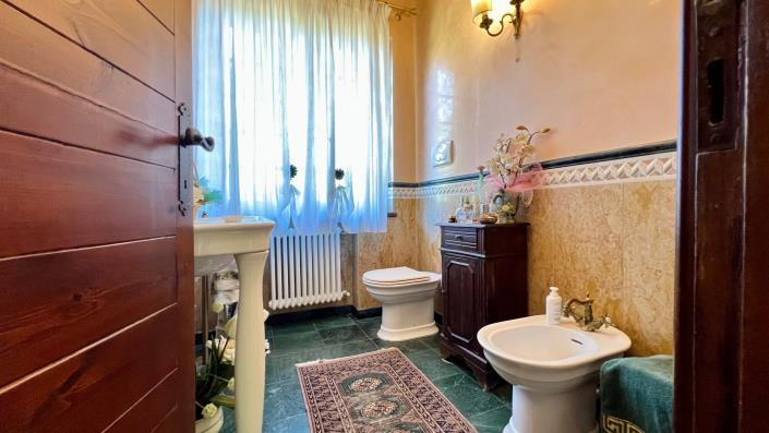 Image No.18-Villa de 6 chambres à vendre à Ronciglione