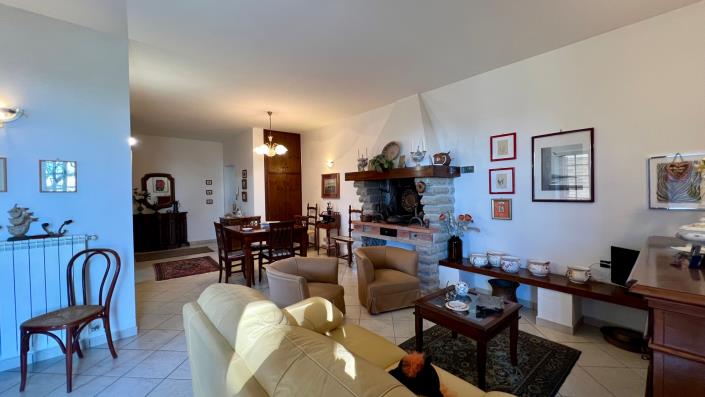 Image No.20-Villa de 6 chambres à vendre à Ronciglione