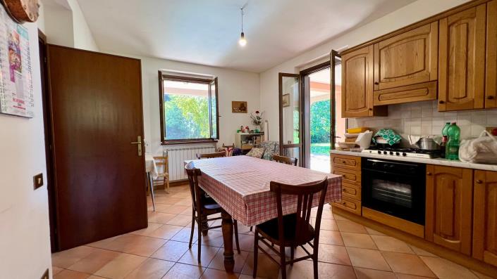 Image No.10-Maison de campagne de 4 chambres à vendre à Capranica