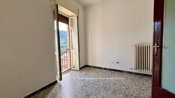 Image No.18-5 Bed Apartment for sale