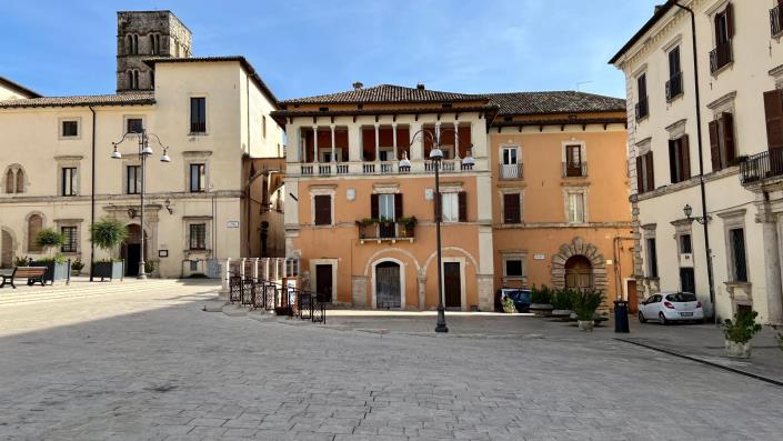 Image No.32-5 Bed Apartment for sale