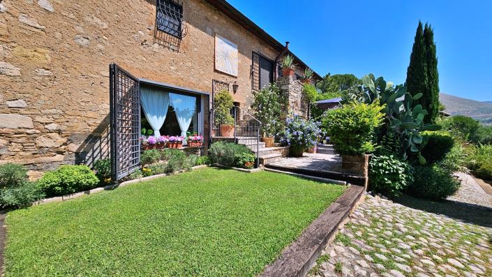 Image No.9-5 Bed Country Property for sale