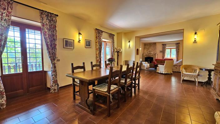 Image No.5-6 Bed House for sale