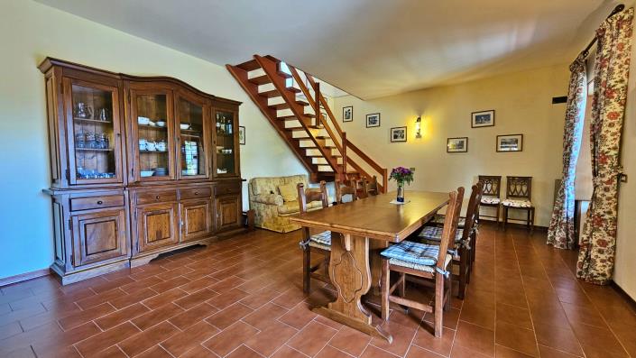 Image No.6-6 Bed House for sale