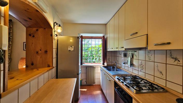 Image No.10-6 Bed House for sale