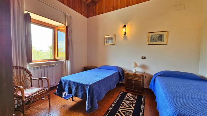 Image No.14-6 Bed House for sale