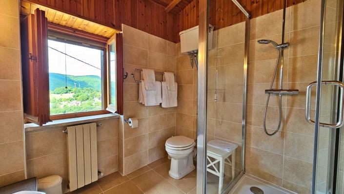 Image No.18-6 Bed House for sale