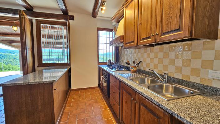 Image No.27-6 Bed House for sale