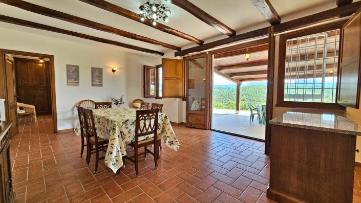 Image No.28-6 Bed House for sale