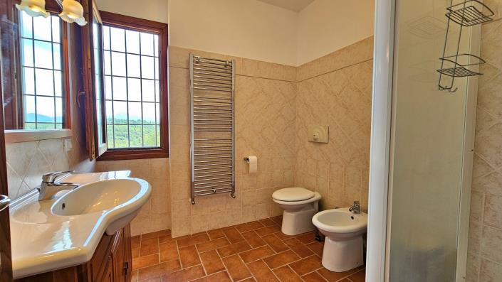 Image No.31-6 Bed House for sale