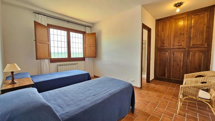 Image No.30-6 Bed House for sale