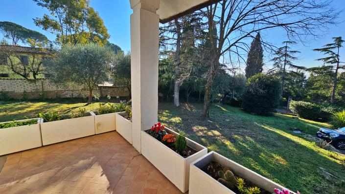 Image No.5-6 Bed Semi-Detached for sale