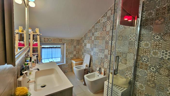 Image No.18-6 Bed Semi-Detached for sale