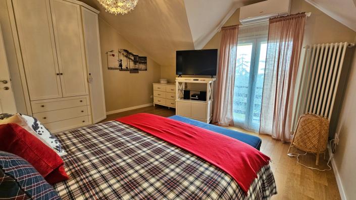 Image No.21-6 Bed Semi-Detached for sale