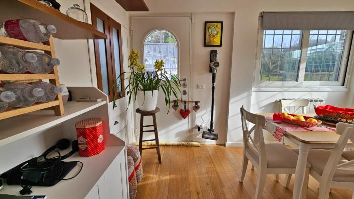 Image No.12-6 Bed Semi-Detached for sale