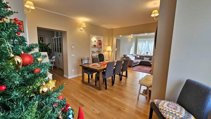 Image No.14-6 Bed Semi-Detached for sale