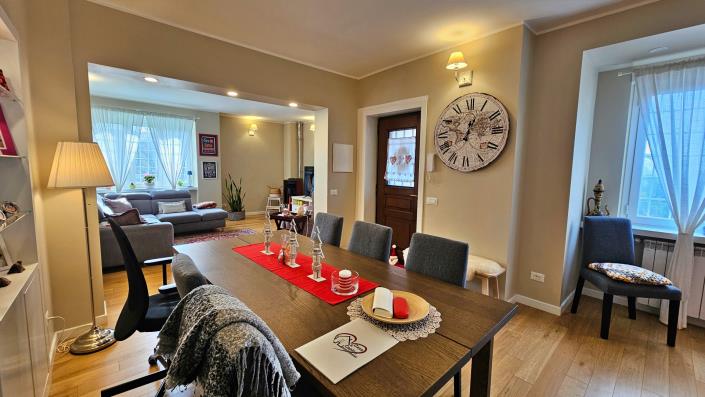 Image No.15-6 Bed Semi-Detached for sale