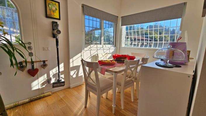 Image No.6-6 Bed Semi-Detached for sale