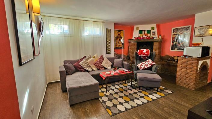 Image No.25-6 Bed Semi-Detached for sale