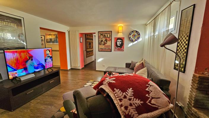 Image No.26-6 Bed Semi-Detached for sale