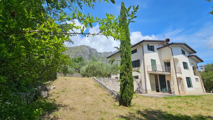 Image No.8-5 Bed Country Property for sale