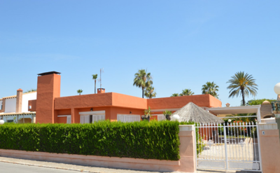 Villa de 4 chambres à vendre à Torrevieja