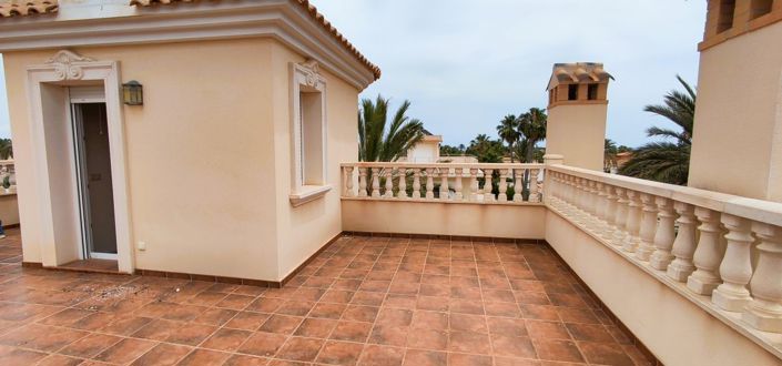 Image No.24-Villa de 4 chambres à vendre à Cabo Roig